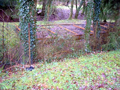Abgedeckter Fischteich, andere Straenseite