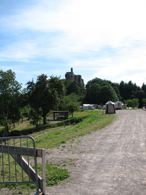 Burg Fleckenstein und Burgplatz
